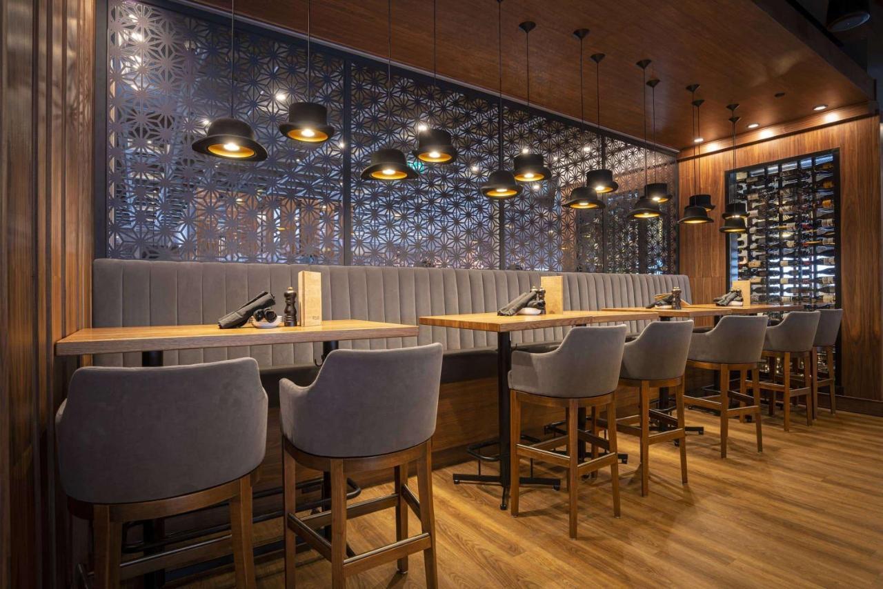 Sandman Signature Sherwood Park Hotel מראה חיצוני תמונה