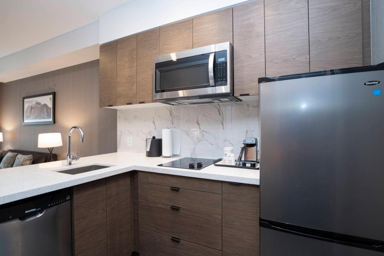 Sandman Signature Sherwood Park Hotel מראה חיצוני תמונה
