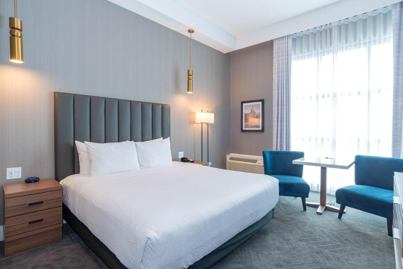 Sandman Signature Sherwood Park Hotel מראה חיצוני תמונה