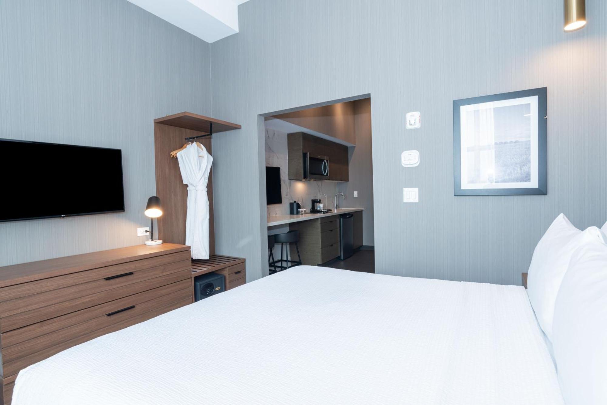 Sandman Signature Sherwood Park Hotel מראה חיצוני תמונה