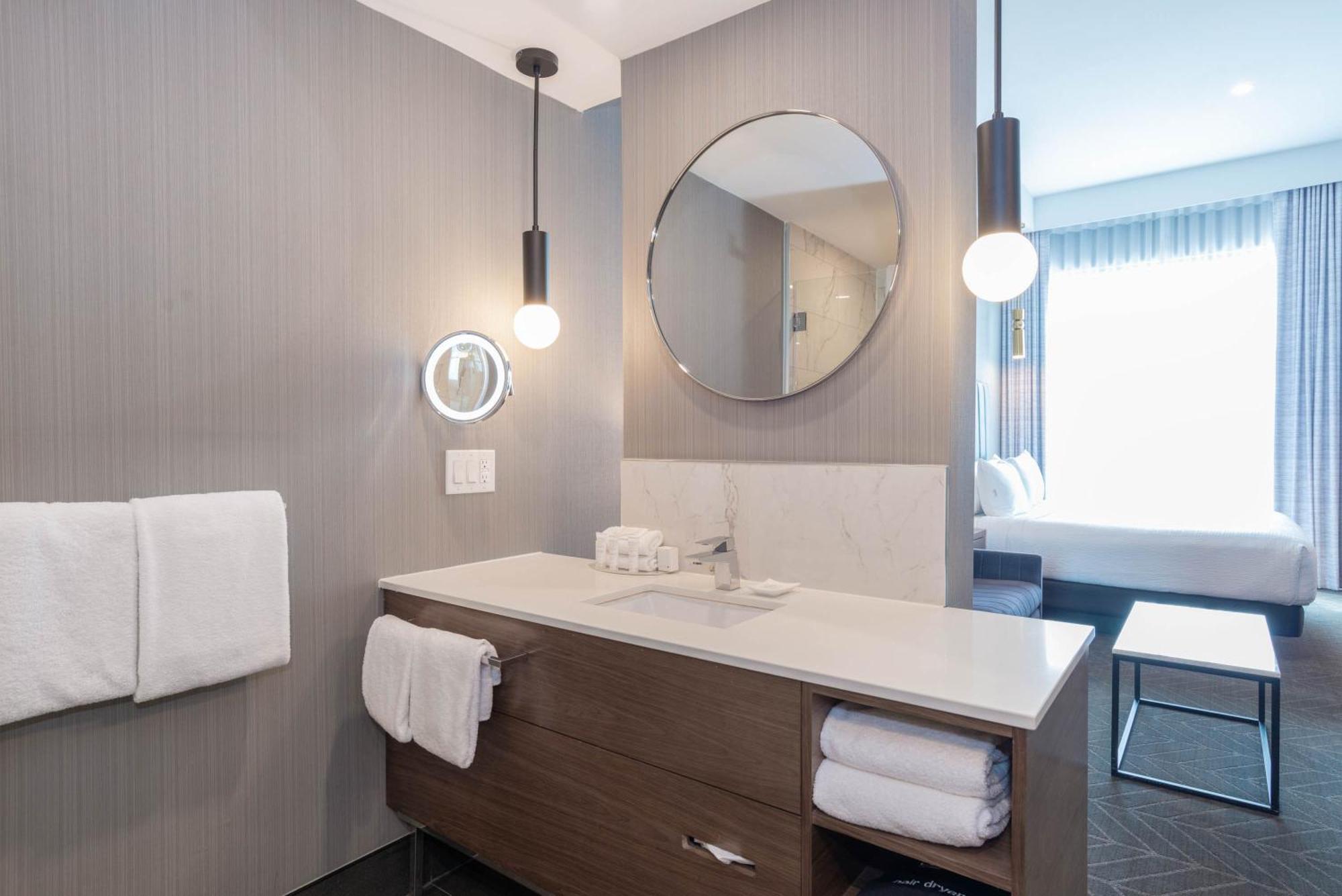 Sandman Signature Sherwood Park Hotel מראה חיצוני תמונה