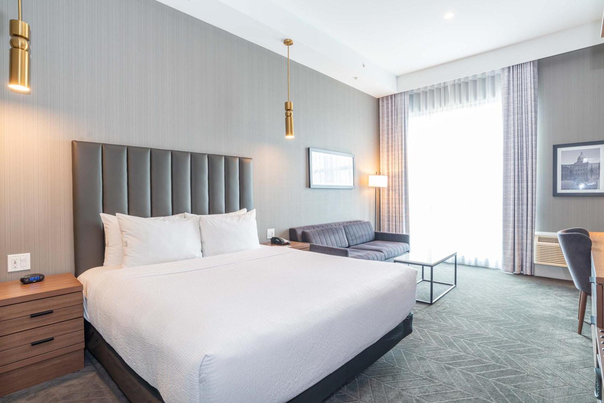 Sandman Signature Sherwood Park Hotel מראה חיצוני תמונה