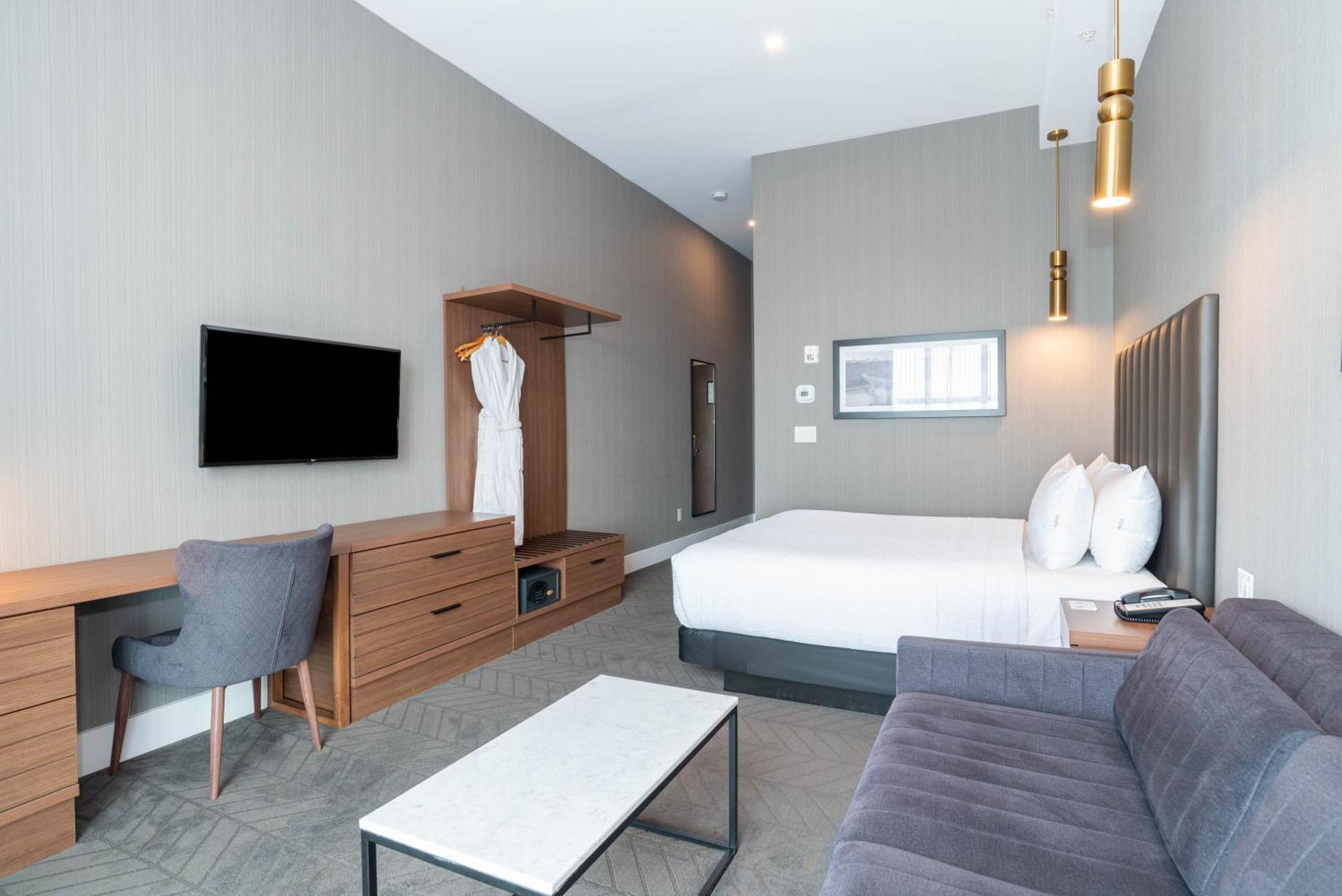 Sandman Signature Sherwood Park Hotel מראה חיצוני תמונה